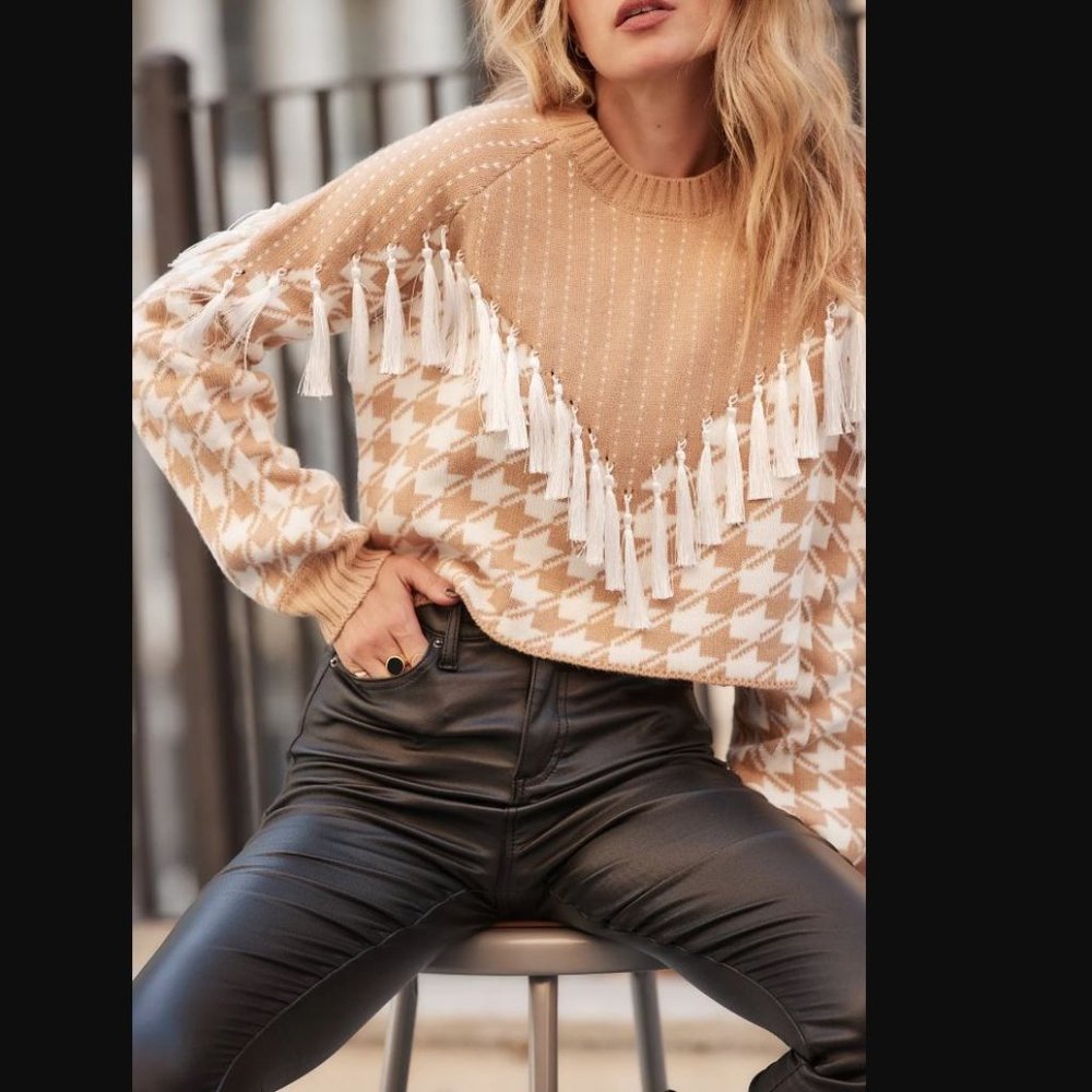 WYOMING WANDERER BEIGE FRINGE CROP SWEATER